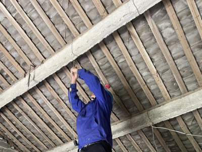 村企合作送安全——關(guān)愛(ài)孤老，電力維修志愿服務(wù)